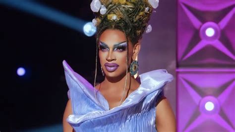 yvie oddly nude